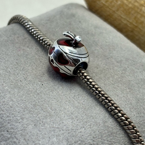 Sterling silver poison apple Snow White dwarfs red heart eyes charm bead - Picture 3 of 7